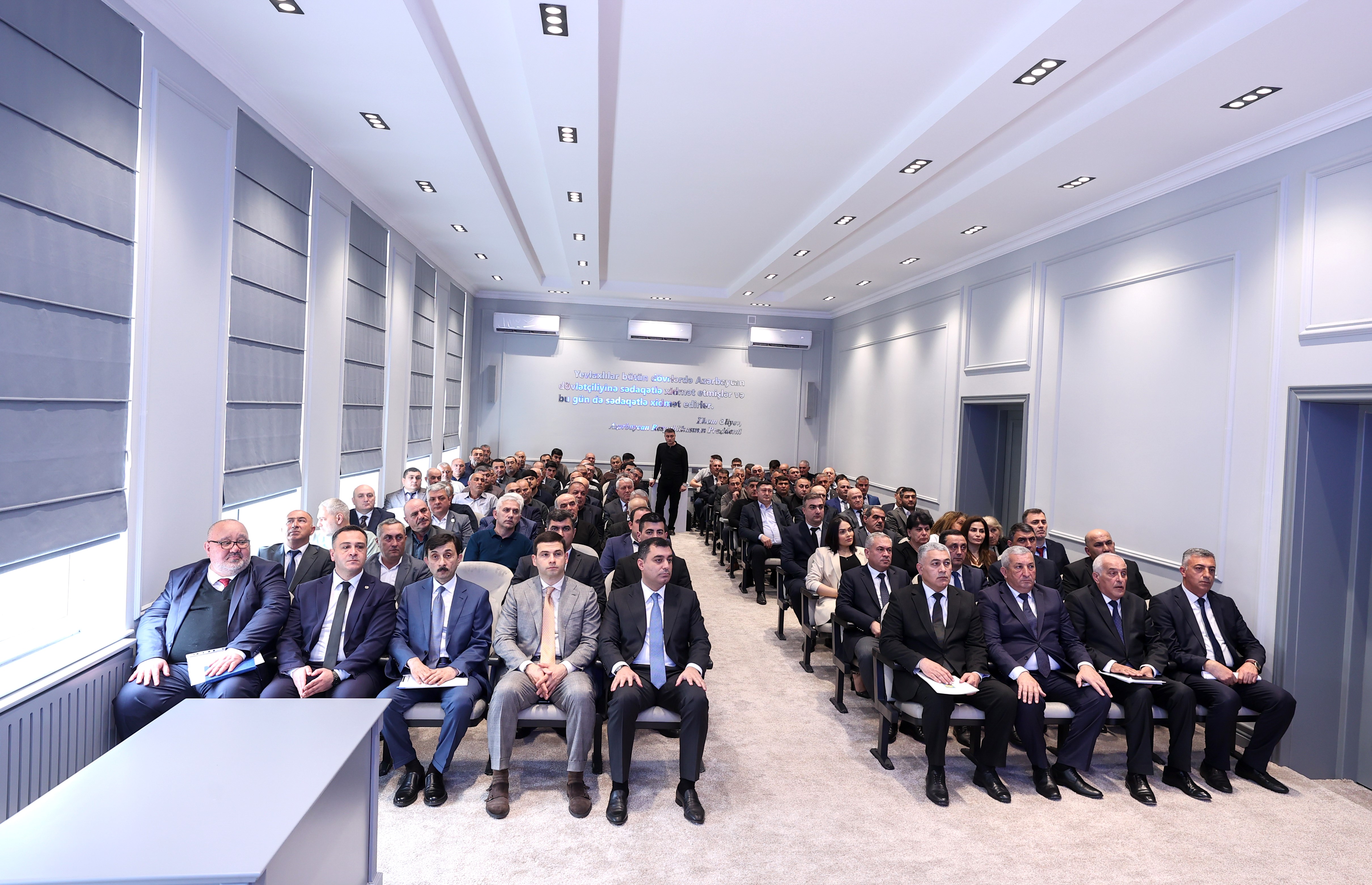 Yevlax rayonunda sahibkarlarla görüş keçirilib 