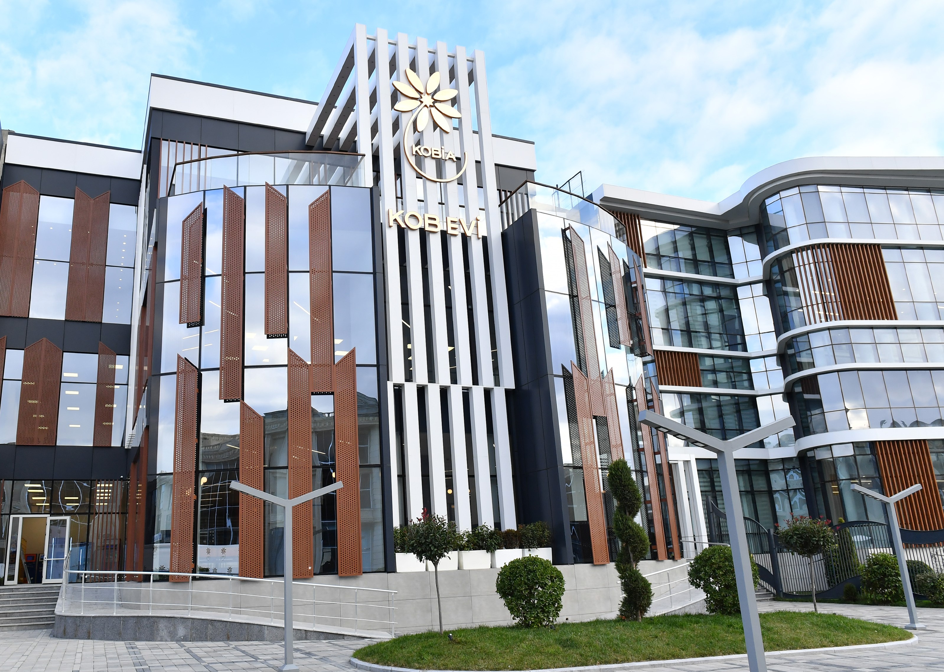 “Bakı KOB evi” gömrüklə bağlı sahibkarlara hansı xidmətləri göstərir? 